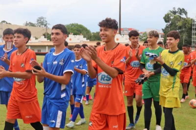 Futebol como cura: amistoso internacional reúne Macabi Holambra e jovens israelenses