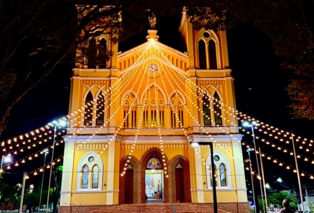 Instalado e em funcionamento, “manto de São José” provoca encantamento na região central