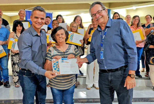 Mogi Guaçu entrega Carteiras Municipais do Artesão e do Trabalhador Manual