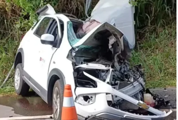 Batida entre carro e ônibus mata uma pessoa em rodovia de Itapira