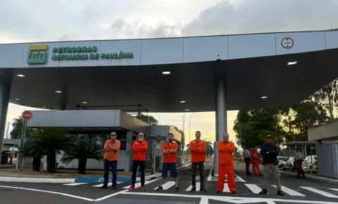 Funcionários da Petrobras entram em greve por tempo indeterminado