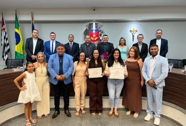 Câmara Municipal de Artur Nogueira encerrou os trabalhos do Poder Legislativo com a entrega de moções, homenagens e aprovação de projetos