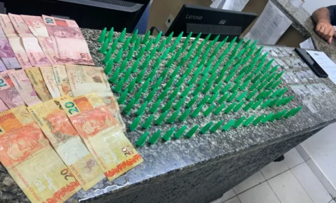 Homem é preso por tráfico após GCM flagrar mensagem de encomenda de drogas no celular