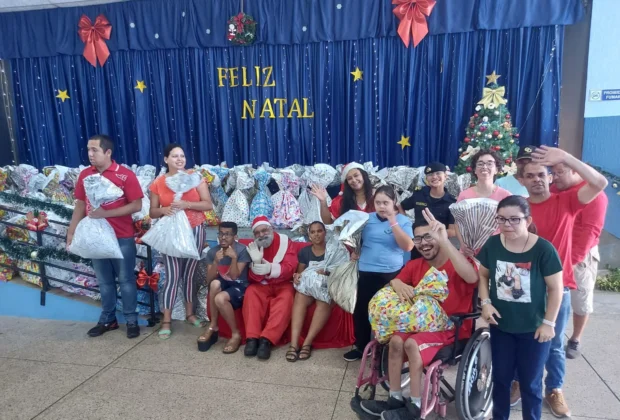 GCM de Artur Nogueira leva alegria à APAE com passeio especial de Natal