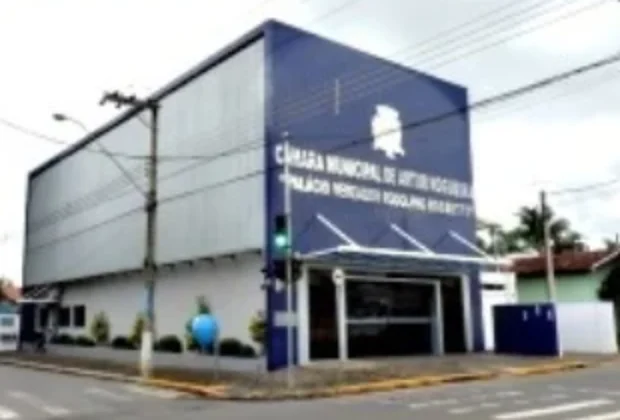Vereador de Artur Nogueira cobra SAEAN e pede prazo para tapa-buracos
