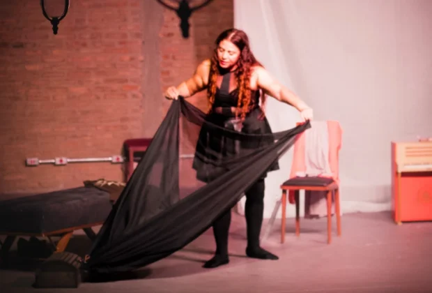 Teatro Castro Mendes recebe o monólogo “Quando Falta o Ar” no dia 15 de janeiro