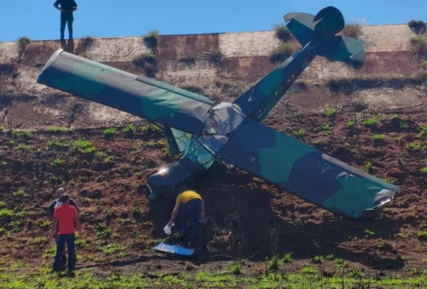 Ultraleve cai na cabeceira do aeroporto de Mogi Mirim