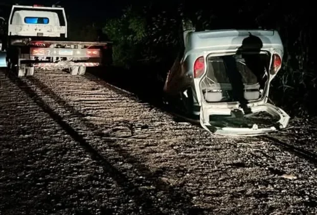 GCM atende capotamento em estrada rural e apreende veículo irregular
