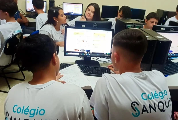 Sicredi Dexis doa 12 computadores para entidade de Mogi Mirim