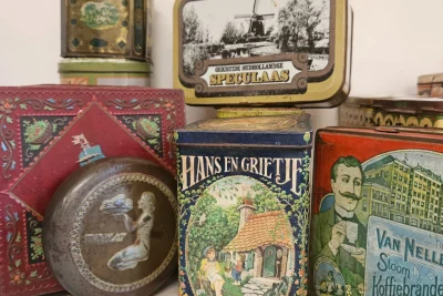 Museu de Holambra inicia catalogação de acervo e revela histórias por meio de latas holandesas