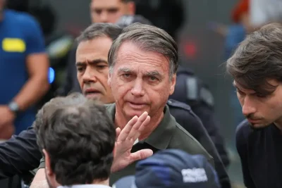 Alexandre de Moraes concede prisão domiciliar a Bolsonaro