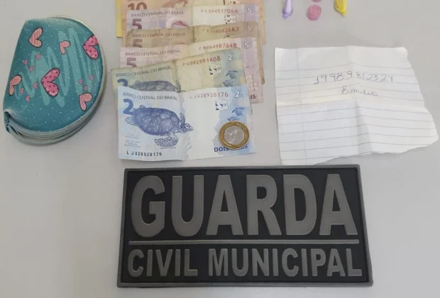 Guarda Civil Municipal prende mulher por tráfico de drogas e resistência em Santo Antônio de Posse