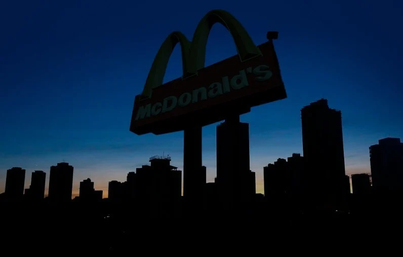 McDonald’s participa en La Hora del Planeta y celebra hito de más del 96% de energía renovable en sus operaciones ‹