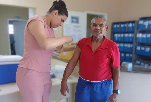 Dia D de vacinação contra a gripe aplica 361 doses em Artur Nogueira