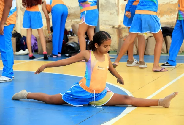 Projeto Social de escolinha de ginástica rítmica entrega uniformes para crianças e adolescentes de Amparo