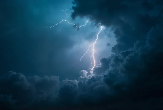 Raio atinge pátio de Viracopos e quatro funcionários recebem atendimento médico em Campinas