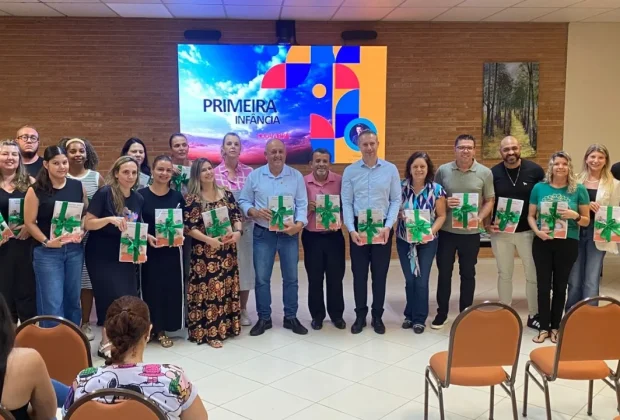 Câmara de Holambra participa da entrega do Plano Municipal da Primeira Infância