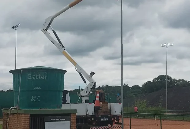 COMPLEXO MUNICIPAL DE TÊNIS DE JAGUARIÚNA GANHA NOVA ILUMINAÇÃO DE LED