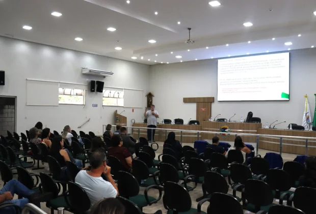 Prefeitura promove palestra em alusão ao Abril Laranja e reforça compromisso com a proteção animal