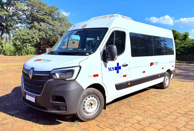 JAGUARIÚNA RECEBE NOVA VAN PARA REFORÇAR O TRANSPORTE DE PACIENTES