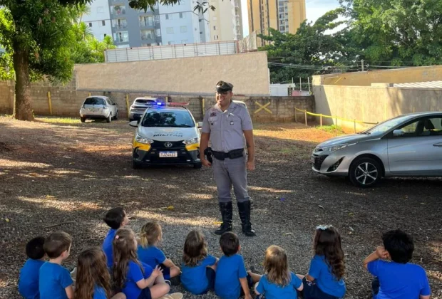 Policiamento Rodoviário visita colégio em Campinas e entrega carteirinhas a crianças da Educação Infantil