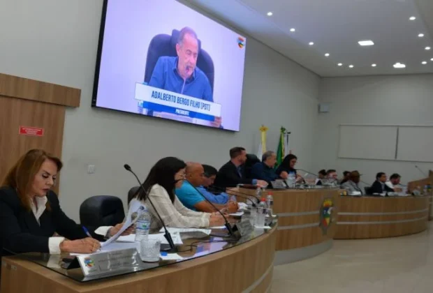 Câmara de Santo Antônio de Posse aprova ampliação da licença-paternidade para servidores