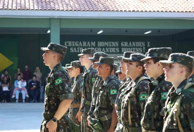 Tiro de Guerra celebra Dia do Exército com entrega da boina verde a 50 atiradores