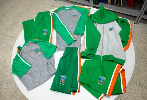 Alunos da rede municipal de Holambra recebem uniformes mais confortáveis e com novas cores