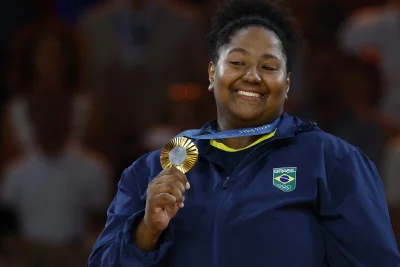 Campeã olímpica Beatriz Souza participa de aula aberta de judô em Amparo