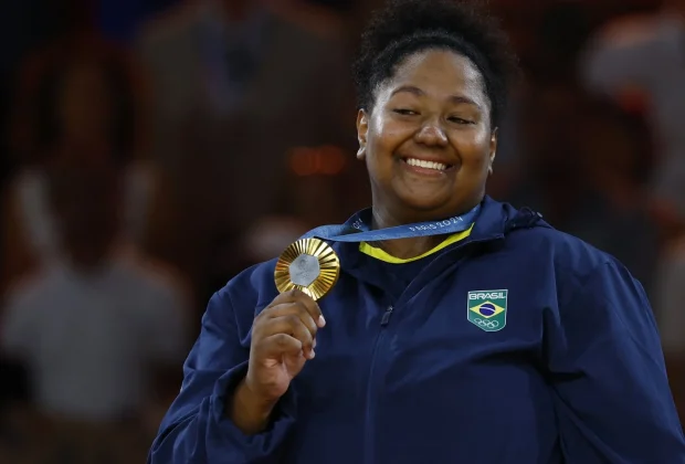 Campeã olímpica Beatriz Souza participa de aula aberta de judô em Amparo