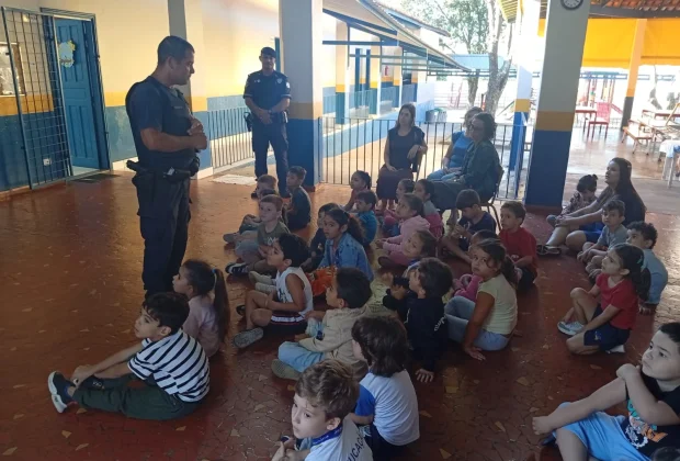 EDUCAÇÃO E GM PROMOVEM AÇÕES DO MAIO AMARELO NAS ESCOLAS DE EDUCAÇÃO INFANTIL