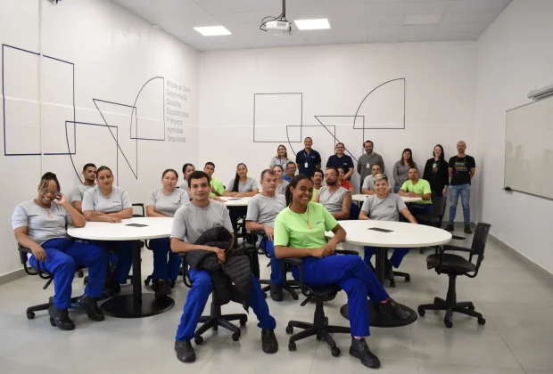 JBS oferece ensino médio para colaboradores em Amparo e transforma histórias de superação
