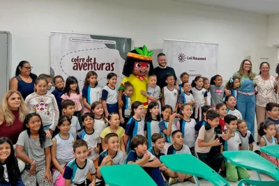 Projeto Cofre de Aventuras entrega minibibliotecas e promove oficinas em escolas de Mogi Guaçu