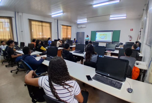 Alunos da Associação Príncipe Bernardo participam de palestra sobre serviços de saneamento básico