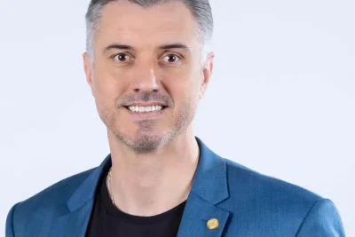 POLÍTICA É FAZER ACONTECER