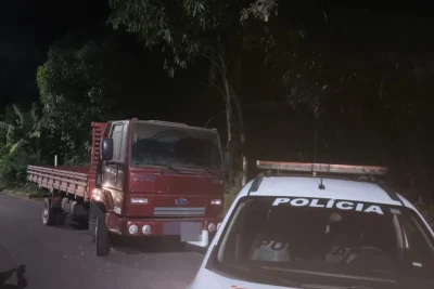 PM apreende caminhão com sinais de adulteração em Itapira