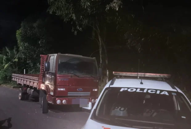 PM apreende caminhão com sinais de adulteração em Itapira