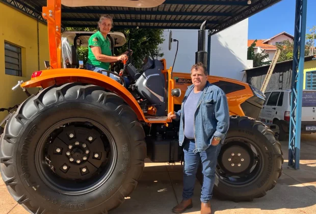 Prefeitura de Artur Nogueira conquista novo trator e amplia atendimento aos produtores rurais