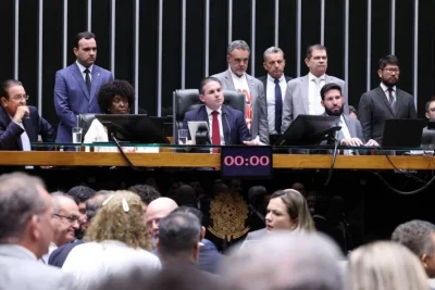 Câmara aprova em dois turnos fim da escala 6×1 com jornada máxima de 40 horas semanais Proposta segue para o Senado Federal