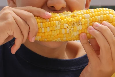 Milho, paçoca e pé de moleque: como aproveitar as festas juninas sem colocar dentes em risco