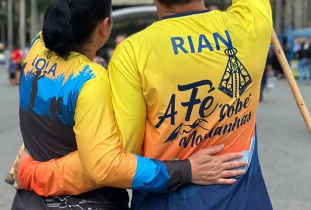 Mãe e filho transformam promessa de vida em caminhada de fé até Aparecida