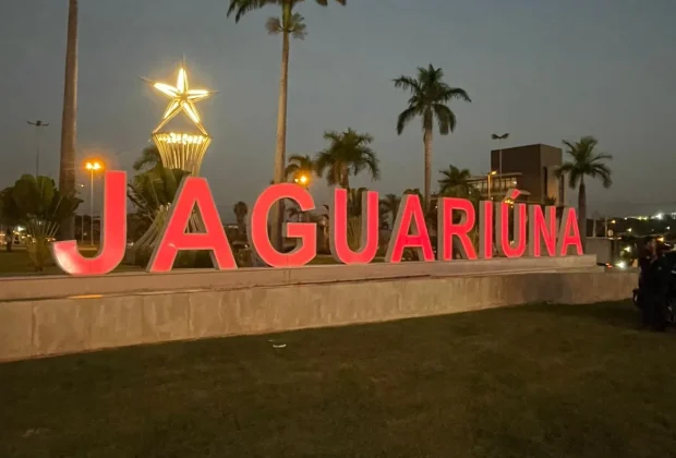 Jaguariúna ilumina letreiro em vermelho para incentivar a doação de sangue