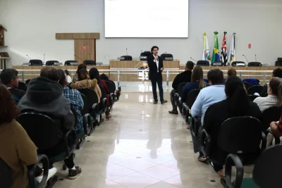 Servidores municipais participam de palestra sobre prevenção da anemia e leucemia e incentivo à doação de sangue
