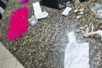 Polícia Militar prende homem com mochila cheia de drogas após fuga por telhados em Jaguariúna