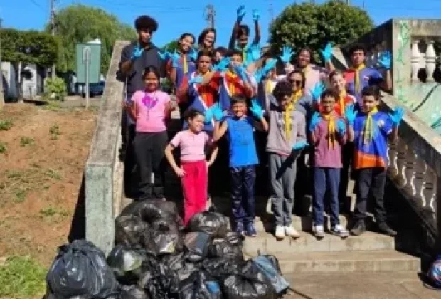 Jovens promovem ação de limpeza na região da Lagoa do Cosmo em Cosmópolis