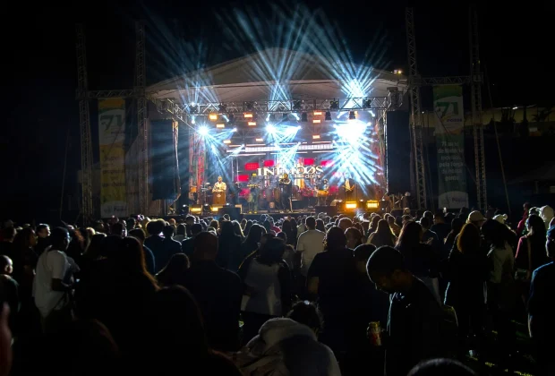 Show do Inimigos da HP reúne mais de 3 mil pessoas no Buracanã durante aniversário de Santo Antônio de Posse
