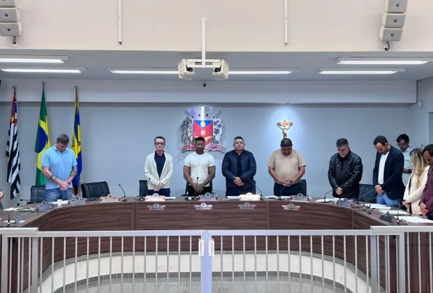 Vereadores de Artur Nogueira homenageiam Adhemar da Silva Barros com minuto de silêncio