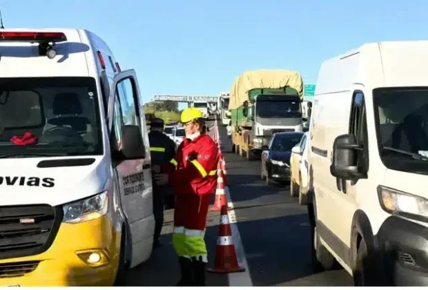 Homem morre após ser atropelado duas vezes na Campinas-Mogi