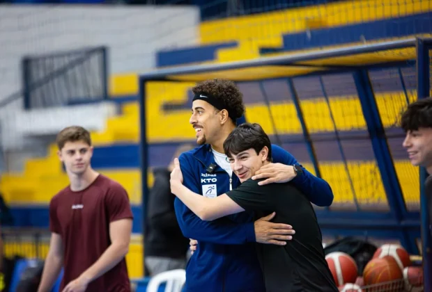 JAGUARIÚNA RECEBE VISITA DE JOGADOR DA NBA