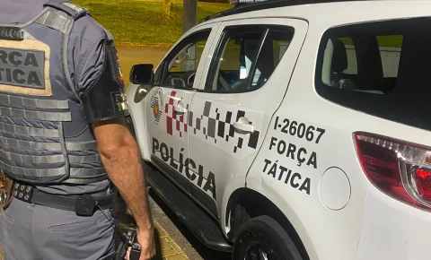PM prende procurado e recupera carro roubado em Mogi Guaçu